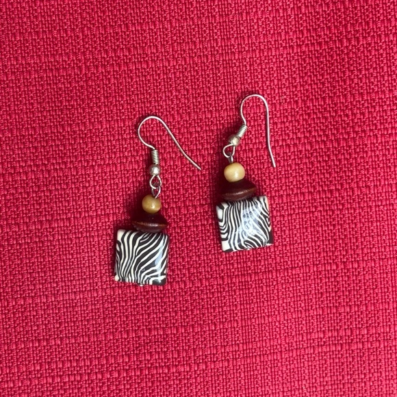 Brown and Cream Zebra Patterned Beaded Bracelet with Matching Earrings - Picture 5 of 6